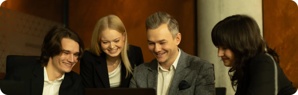 Zespół doradców Performance Digital pracuje w nowoczesnym biurze